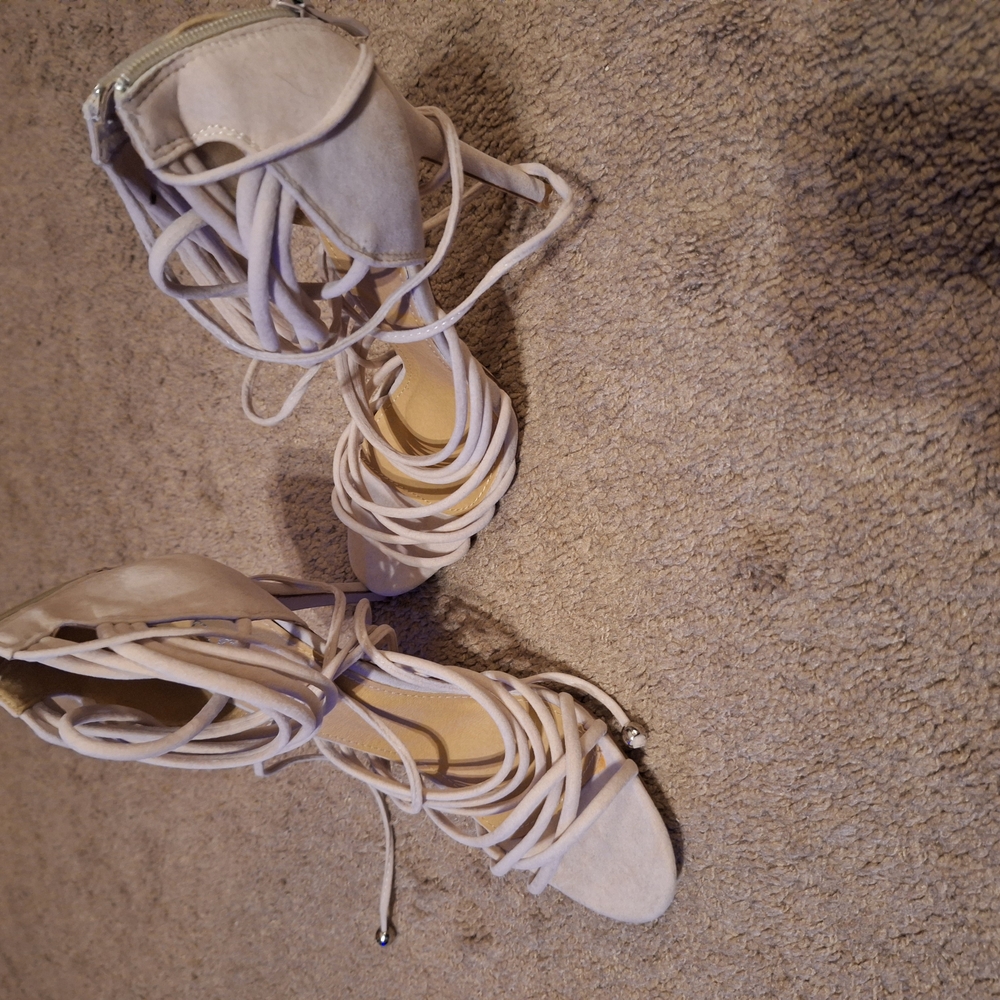 BOOHOO / SIZE 6 /Elegant Cream Strappy Women's Heels
